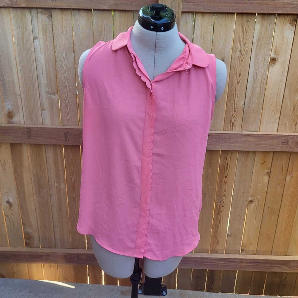 Ann Taylor women's coral pink scallop button front sleeveless top size Small